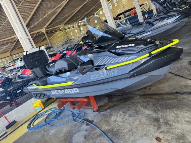 Jet ski