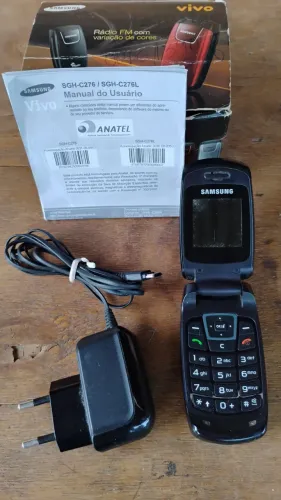 Celular Samsung modelo antigo