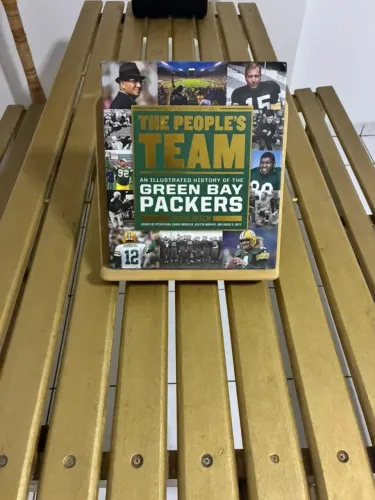 Livro Green Bay Packers 100 anos de História - The People's Team: An Illustrated History