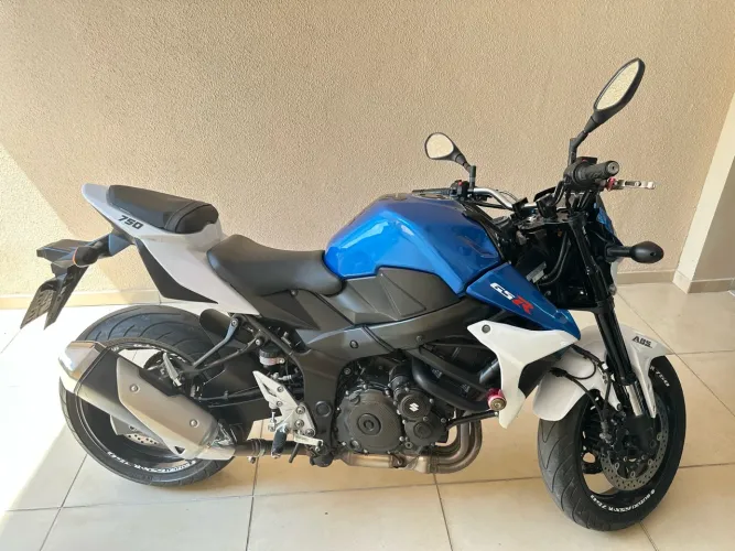 Suzuki GSR 750 2016