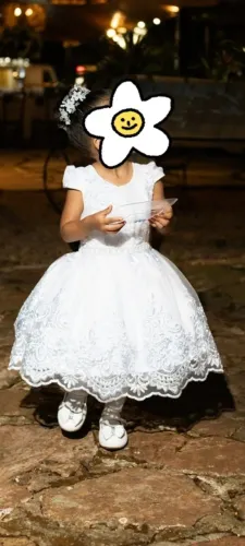 Vestido de festa com sapato, meia calça,tiara e saia de tule vendo completo 