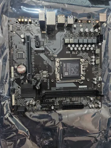 Placa-Mãe Gigabyte B840M-H ? DDR5 ? AM5 ? Usada em Perfeito Estado