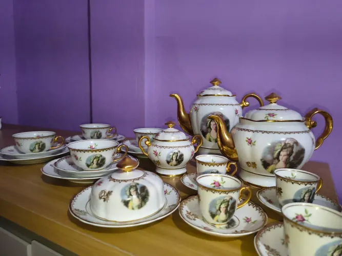 Conjunto de chá e café em porcelana real