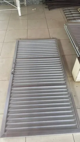 Porta de correr de alumínio 105x210cm