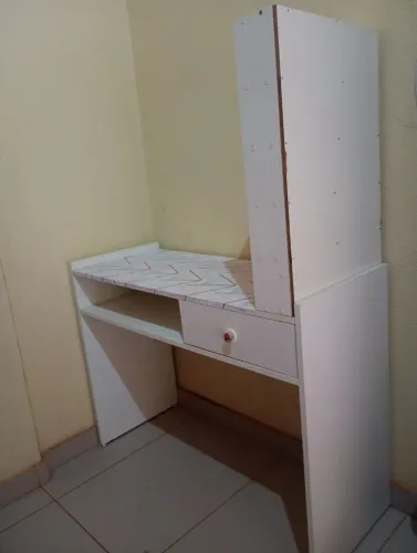 Vende-se Mesa de Manicure com expositor 