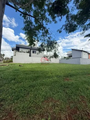 Terreno de Esquina à Venda em Frente à Mata Estância dos Ipês
