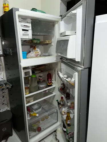 Vende-se geladeira duplex valor negociável