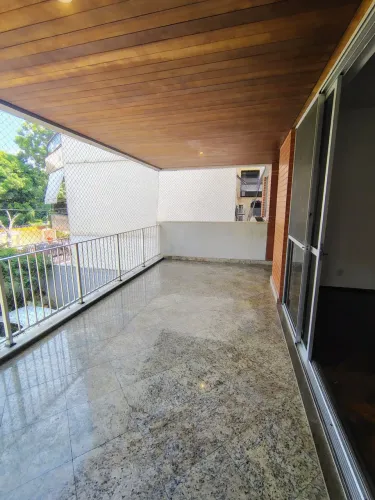 Excelente apartamento para locação no Recreio, ótima varanda, 3 quartos, sendo 1 suíte.