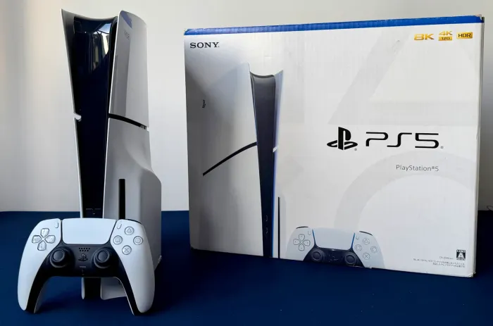 PlayStation 5 SLIM (FÍSICA) - ACEITAMOS TROCAS/PARCELAMENTO EM ATÉ 18x
