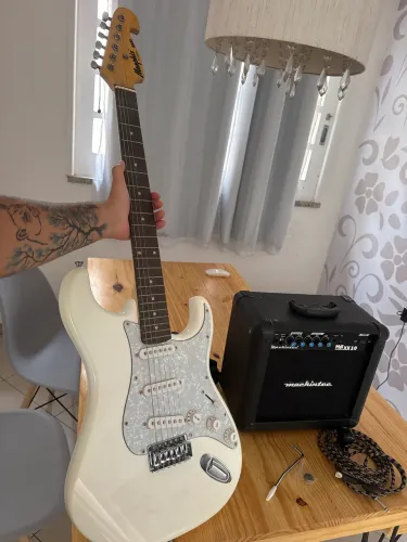 Guitarra Memphis MG32 + Caixa de Som + Afinador 