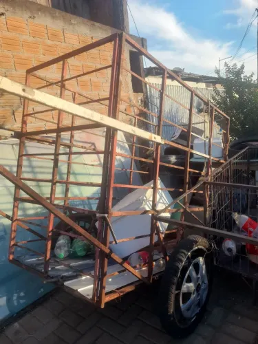 Carrinho para reciclagem seminovo.