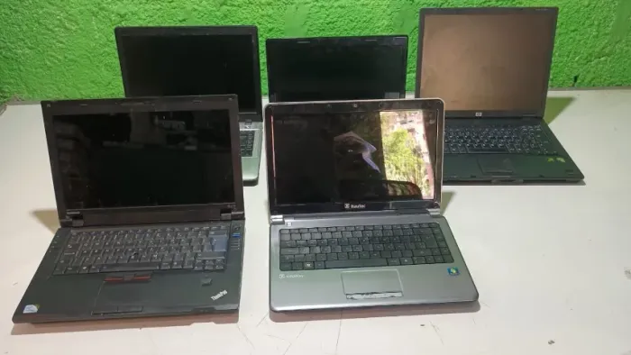 Lote de notebook e teclados de PC (Ref 13)