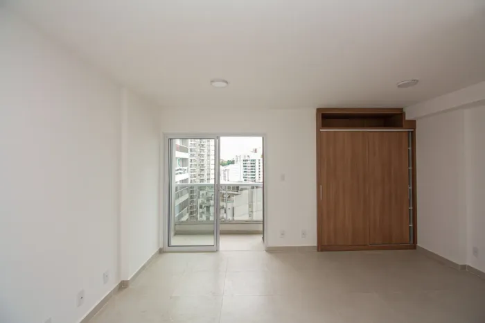 Studio planejado e com vista livre no Centro para venda e locação
