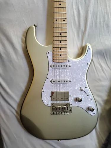 Guitarra Seize Katana Musashi HSS-REGULADA E BLINDADA