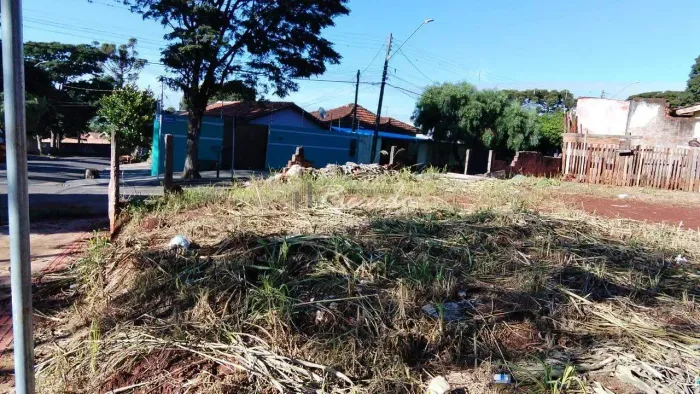 Terreno à venda de esquina, Vila Araponguinha, Arapongas, PR