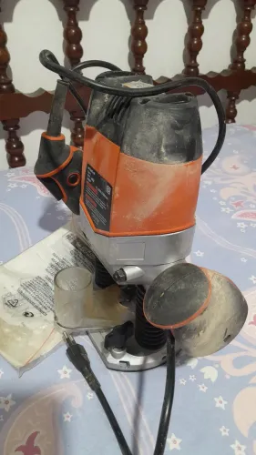 Tupia de  coluna Black&Decker profissional 1200w