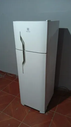 Geladeira Eletrolux semi nova
