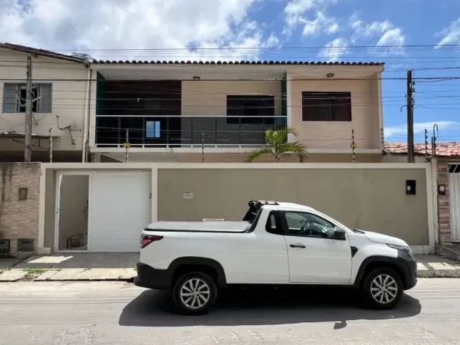 Casa Dubeox Leao, 6 quartos, em frente a praça, 3 salas, 3 vagas