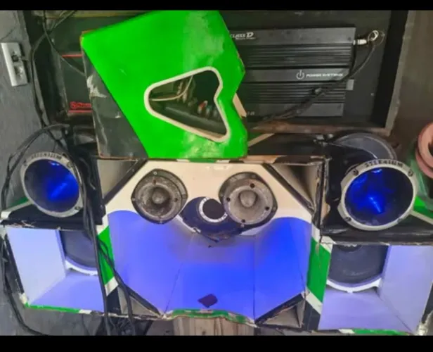Som automotivo trio