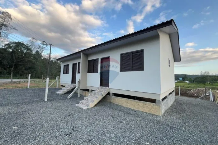 Locação de imóvel casa em Siderópolis com dois dormitórios e um banheiro