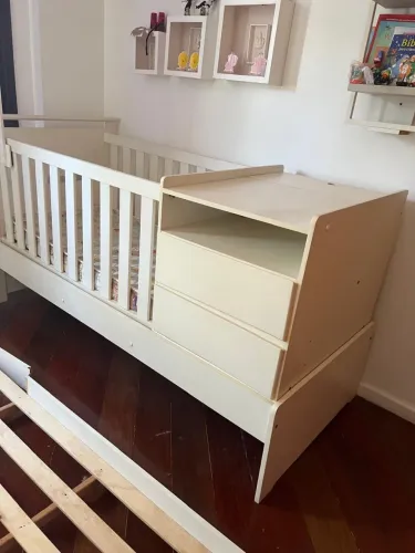 Berço com cômoda acoplada