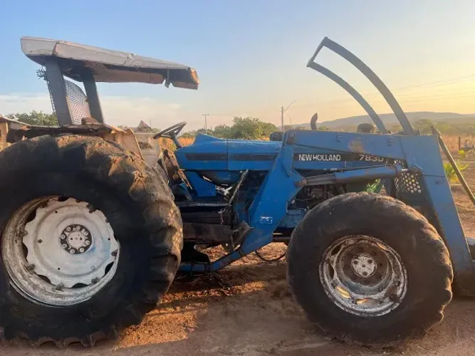 Trator New Holland 7830 4x4 Ano 2008 + Lâmina Frontal + Grade
