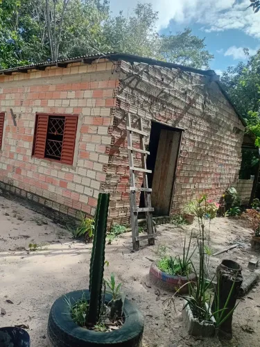 Vendo um terreno com uma casa iniciada nas áreas de Alter do chão 