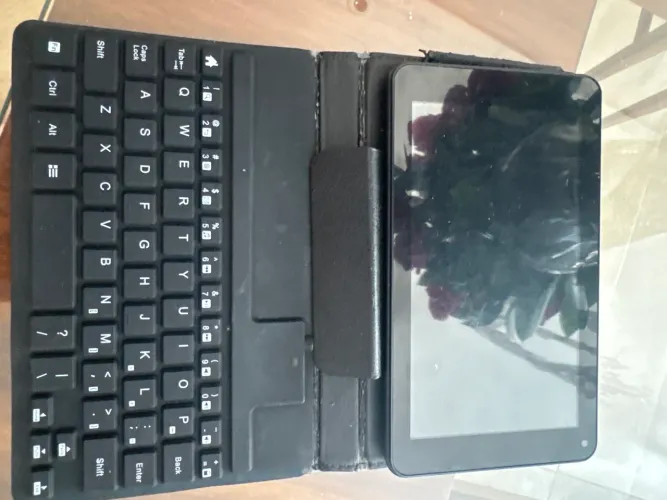 Tablet c teclado e capa