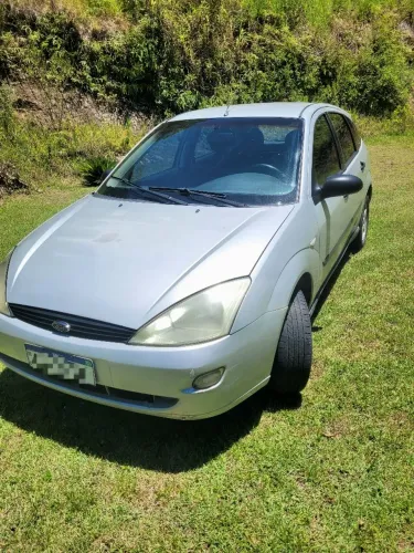 Ford Focus 1.8 16V 5P 2003