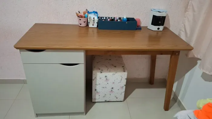 Escrivaninha de escritório/home office em ótimo estado