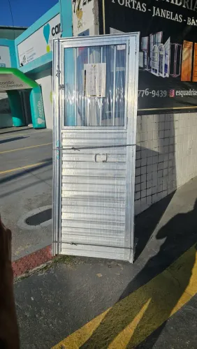 PREÇO DE FÁBRICA - PORTA DE ALUMÍNIO COM GRADE E VIDRO 80CM - OFERTA