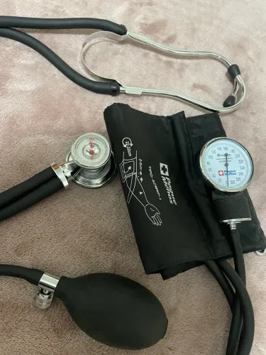 Kit Esfigmomanômetro.