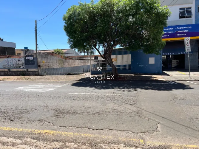 Terreno comercial na rua Guaporé.