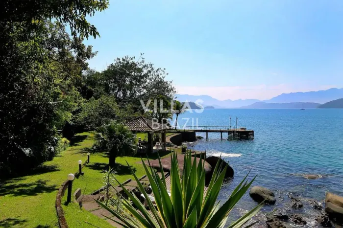 Casa no topo da colina em Angra dos Reis - Ang015