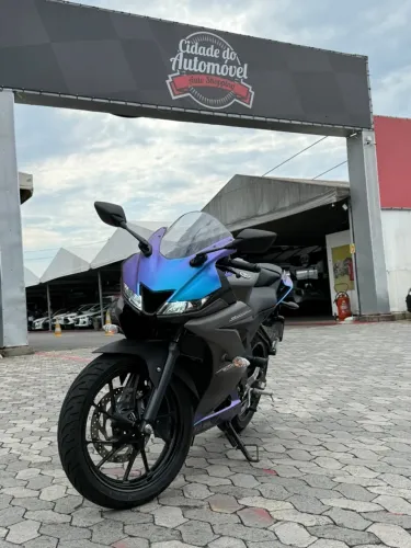 Yamaha YZF R15 com 2.200km