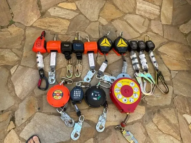 lote com 14 trava quedas diversos tamanhos e modelos