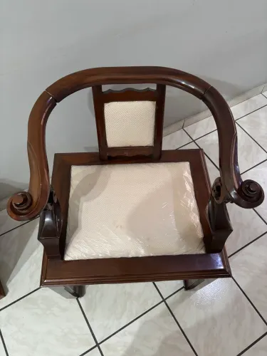 Cadeira de mogno maciça