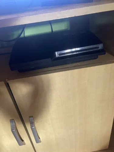 Vendo ps3 com 2 controles