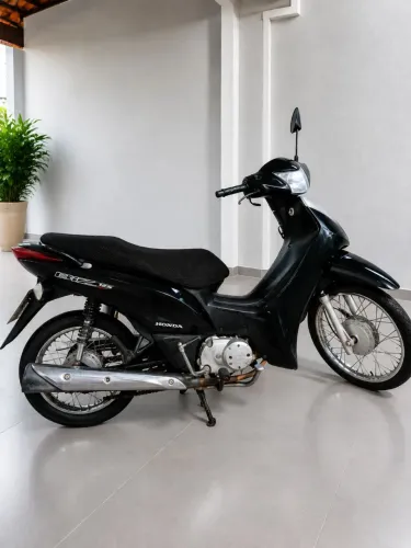 Honda biz bem conservada