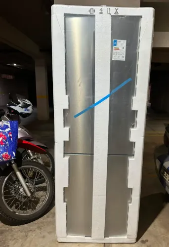 Refrigerador / Geladeira Electrolux Frost Free Inverter 490L Efficient com AutoSense Inver