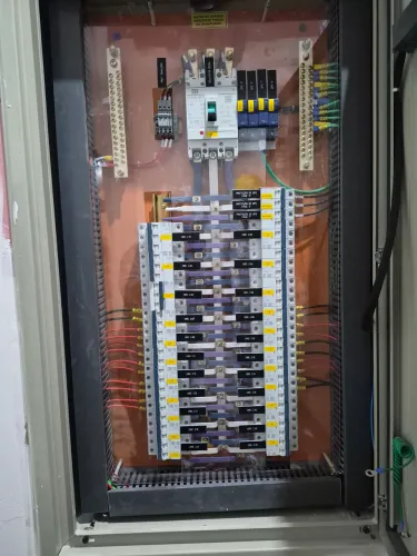 Eletricista, predial, residencial, industrial. Etc. Trabalhamos na empreitada, diária