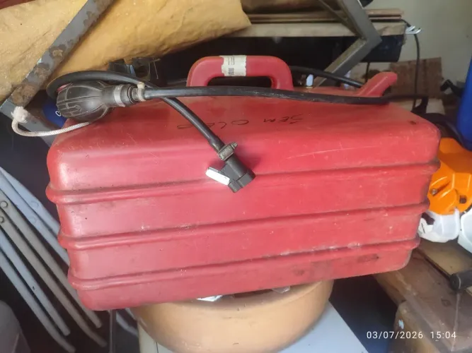 Vende se um motor de poupa