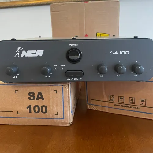Amplificador com entrada para microfone