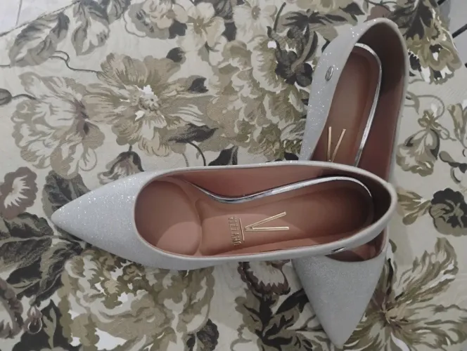 Scarpan ou sapatos social.