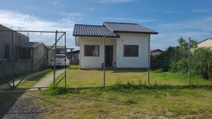 Casa de 55,53 m² com 02 quartos, sala, cozinha, bwc social e área de serviço.