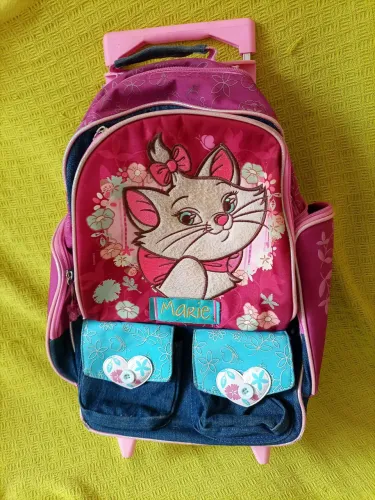 Mochila escolar com lancheira da personagem Marie