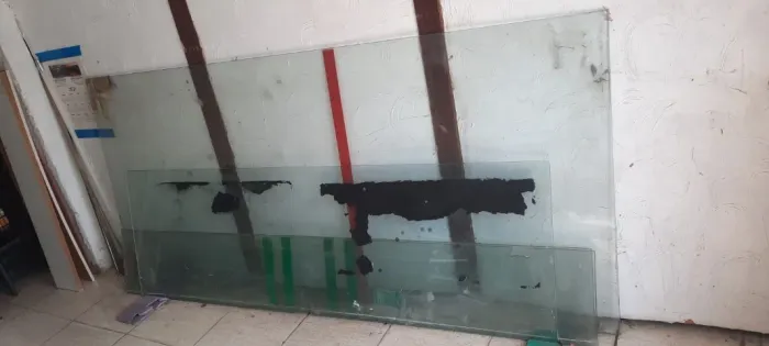 vidro para vitrine4 folhas  por 350,00 a retirar no local pra sair rápido