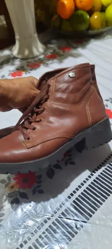 Bota marrom