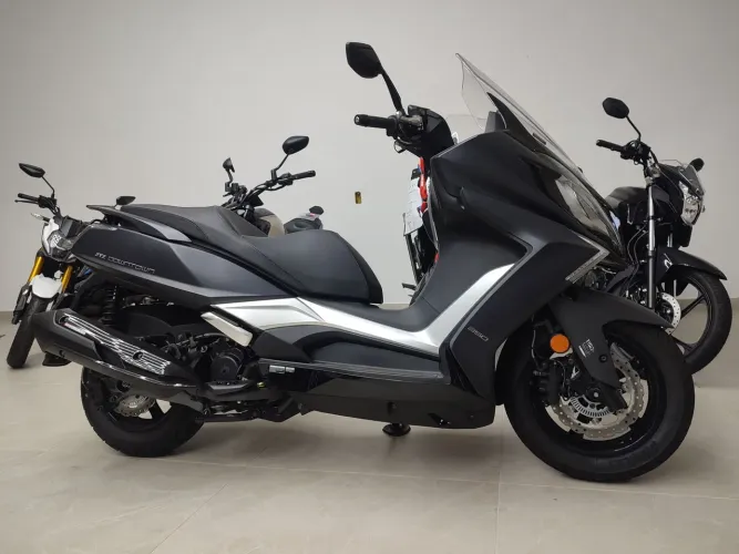 Kymco Downtown 350 TCS - Suzuki Rieira 
