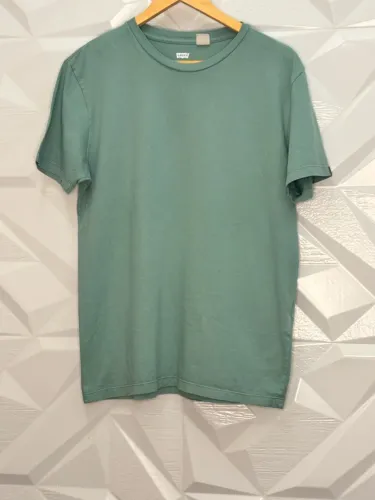 Camiseta Básica Levis - Tam M